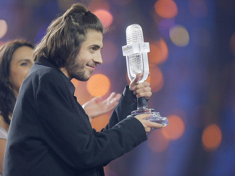 Salvador Sobral remporte le concours de l'Eurovision 2017