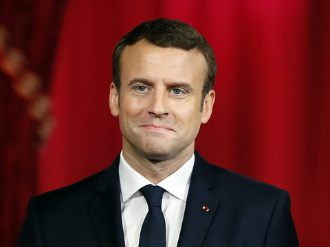 Emmanuel Macron devient président, veut une France forte