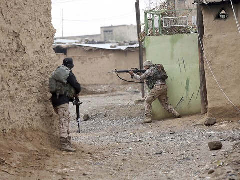 L'EI ne contrôle plus que 12 km2 à Mossoul, selon Bagdad