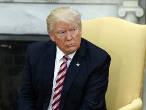 Trump accusé d'avoir demandé l'arrêt d'une enquête du FBI