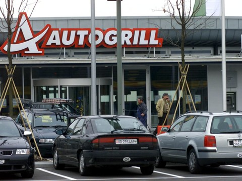 Les restoroutes devraient pouvoir vendre de l'alcool
