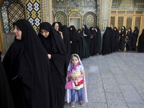 Forte affluence à la présidentielle iranienne, cruciale pour Rohani