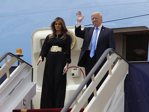 Trump est arrivé à Ryad, première étape de son voyage à l'étranger