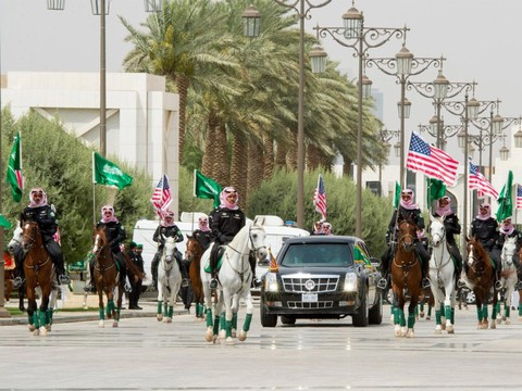 Accueil royal et méga-contrats pour Donald Trump en Arabie saoudite