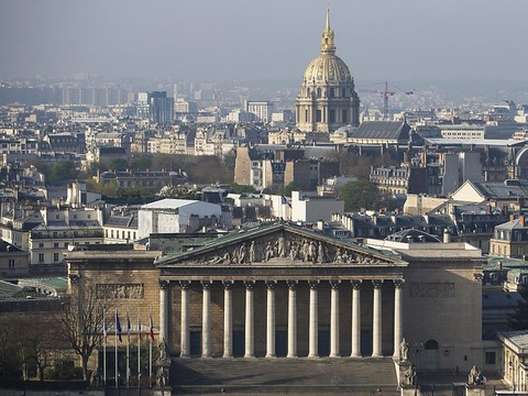 La campagne des législatives démarre en France dans un contexte de mue