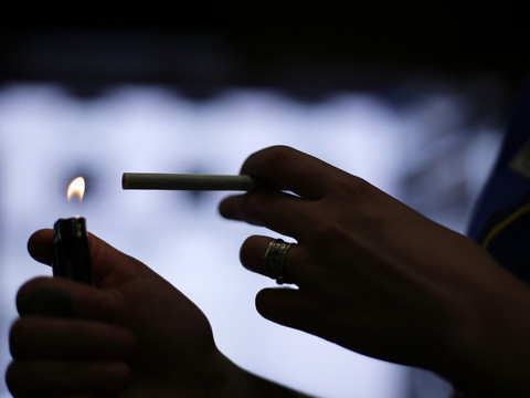 Peu de cigarettes fumées en Suisse échappent aux taxes