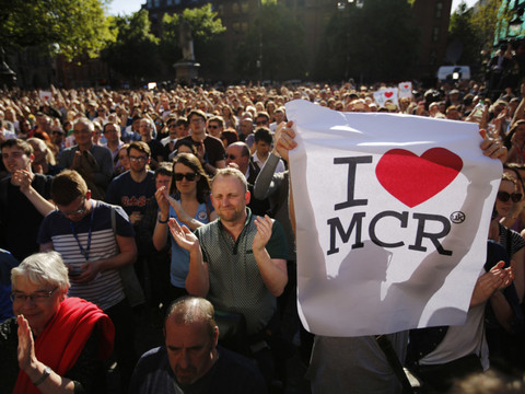 Attentat Manchester: 22 morts, kamikaze identifié, l'EI revendique