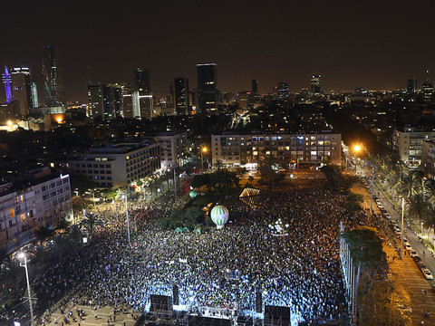 Des milliers d'Israéliens manifestent pour la solution à deux Etats