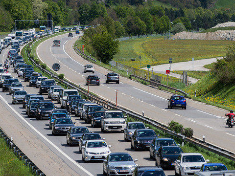 Onze kilomètres de bouchon au portail sud du Gothard