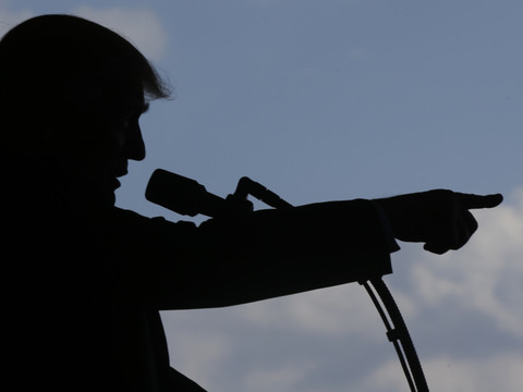 Affaire russe: de retour Trump attaque les 