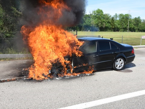 Il confond l'essence et le diesel: sa voiture part en fumée