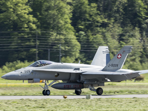 Remplacer les F/A-18 pourrait coûter jusqu'à 14 milliards de francs