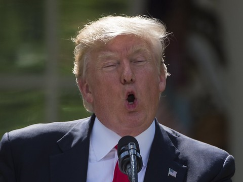 Décret anti-immigration: Trump saisit la cour suprême