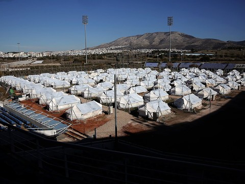 Grèce: la police évacue un camp de réfugiés près d'Athènes