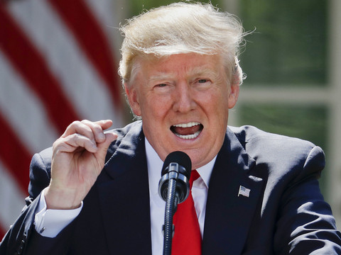 Affaire russe: des milliers de manifestants anti-Trump exigent la 