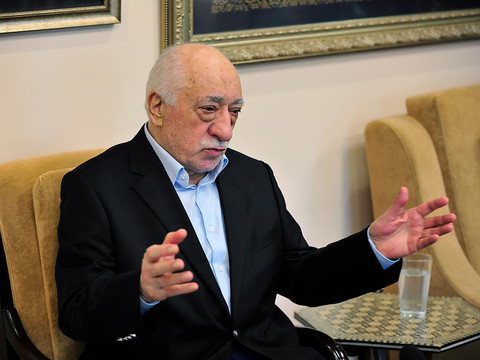 Ankara lance la déchéance de nationalité du prédicateur Gülen