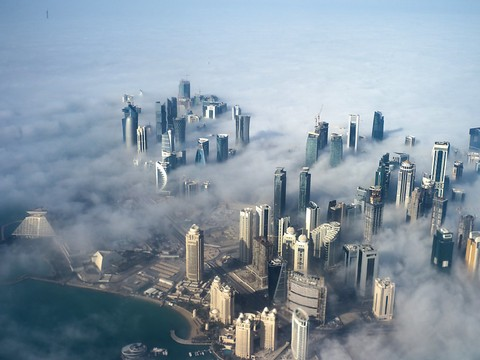 Arabie saoudite et Egypte rompent leurs relations avec le Qatar