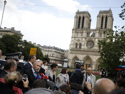 Policier attaqué devant Notre-Dame de Paris, l'agresseur blessé