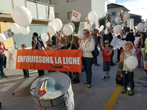 L'opposition se mobilise en Valais contre la très haute tension