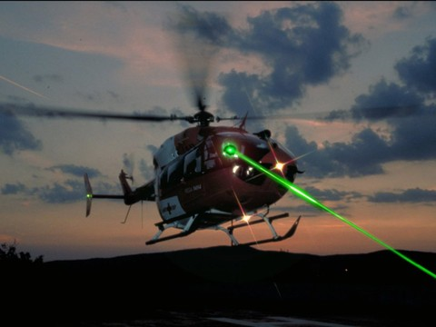 Le Parlement sévit contre les dangers des lasers
