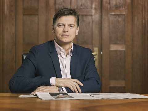 Le patron du groupe NZZ part sur fond de désaccord stratégique