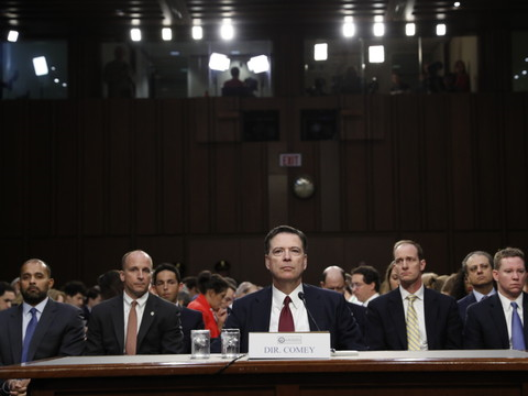 Etats-Unis: le grand déballage de James Comey contre Donald Trump au Sénat