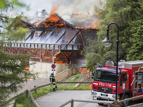 Le centre sportif de Verbier (VS) ravagé par les flammes