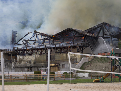 Le site de l'incendie de Verbier encore surveillé par les pompiers