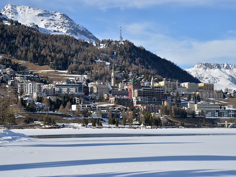 Les prix des logements de vacances stagnent dans les Alpes suisses