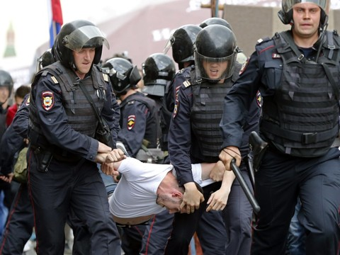 Nombreuses manifestations et interpellations en Russie