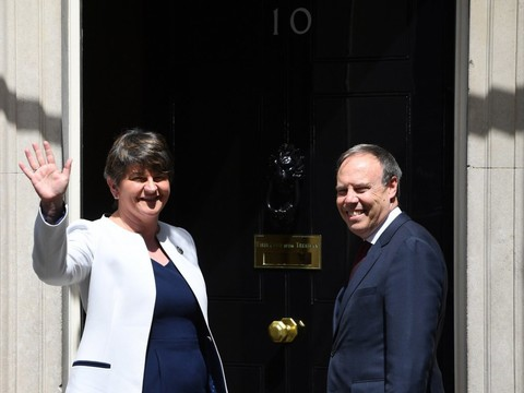GB: les discussions progressent entre May et les unionistes du DUP