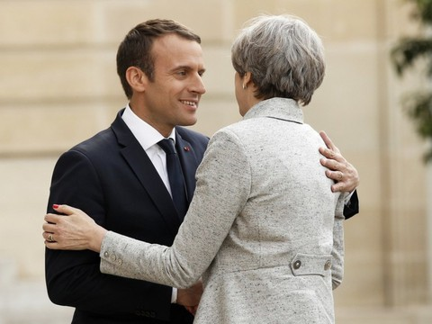 Brexit: May assure que les négociations débuteront comme prévu