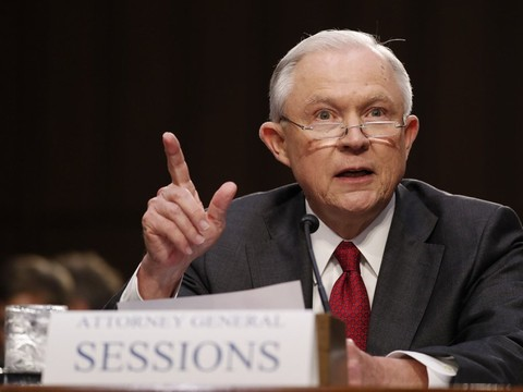 Le ministre américain Sessions dément toute collusion avec Moscou