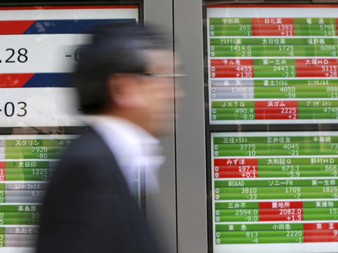 Le Nikkei finit en légère baisse mercredi