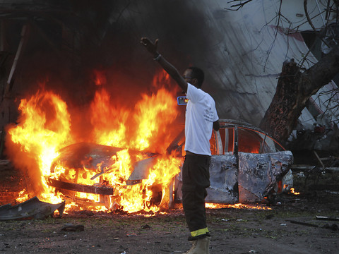 Attentat-suicide à l'explosif contre un restaurant de Mogadiscio