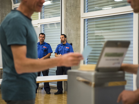 Plus de surveillance après des soupçons d'irrégularités à Moutier