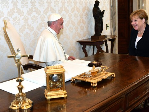 Le pape et Angela Merkel discutent environnement et terrorisme