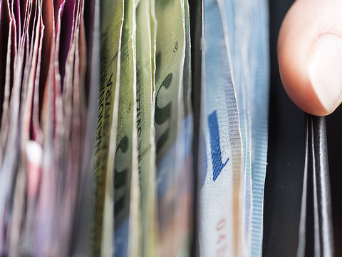 Une retraitée délestée de plusieurs dizaines de milliers de francs