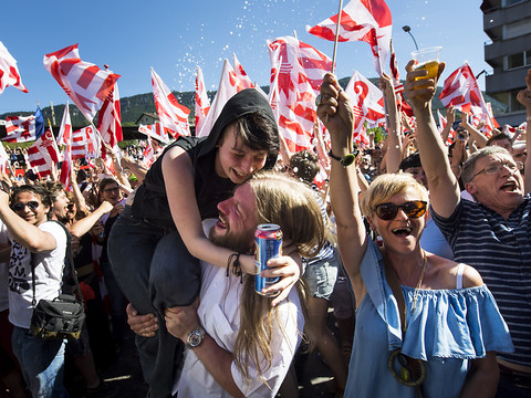 Moutier rejoint le canton du Jura, dans une grande liesse populaire