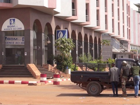 Deux morts dans l'attaque d'un hôtel proche de Bamako