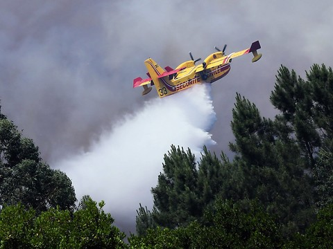 Incendies au Portugal: confusion sur le crash d'un Canadair