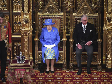 May présente sa loi pour sortir le Royaume-Uni de l'UE