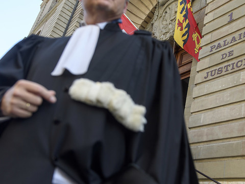 Accusé d'avoir escroqué une nonagénaire il demande son acquittement