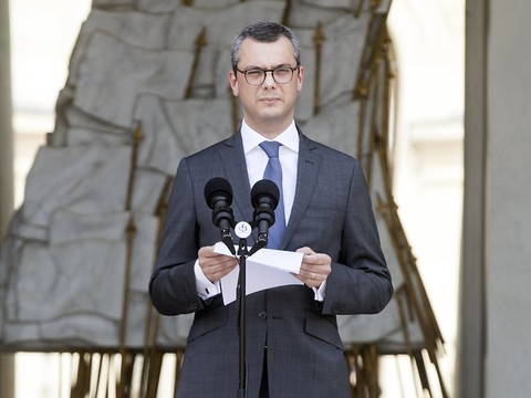 Deuxième gouvernement étoffé de la présidence Macron
