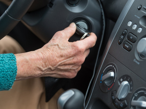 Les seniors tendent à surestimer leur comportement au volant