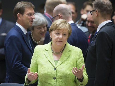 Merkel et Macron: l'avenir de l'UE à 27 