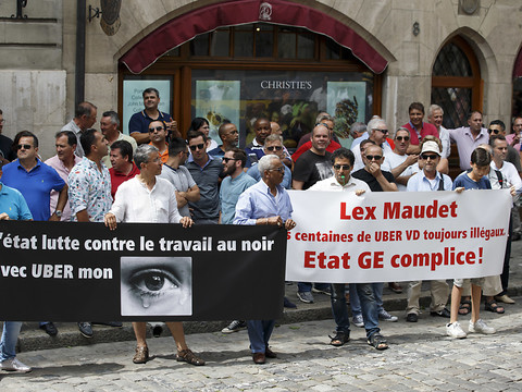 Les chauffeurs de taxi genevois demandent l'application de la loi