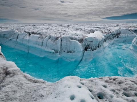 Groenland: des nuages plus rares accélèrent la fonte des glaces