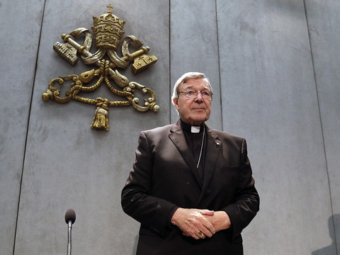 Australie: le numéro trois du Vatican inculpé pour abus sexuels