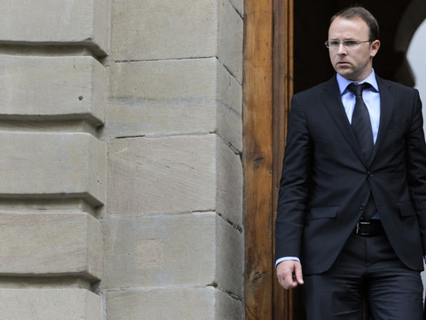 Un ex-gérant de fortune jugé à Genève pour une vaste escroquerie
